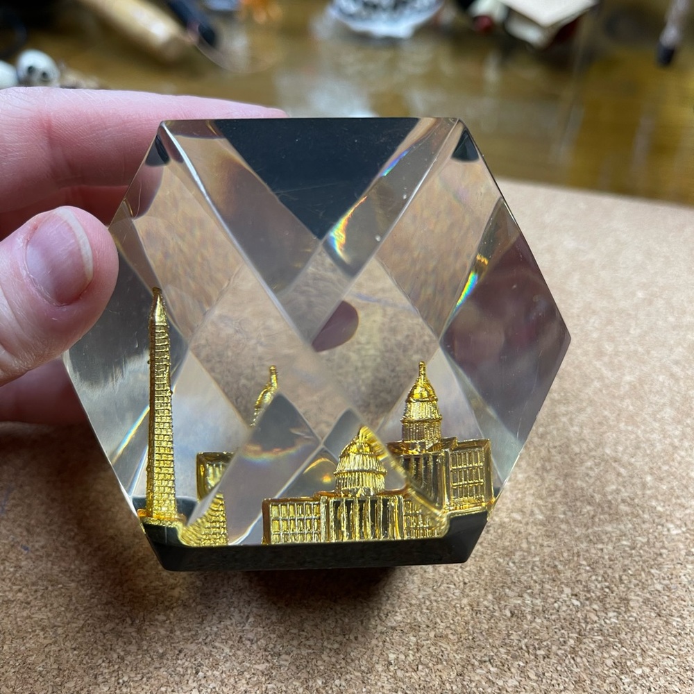 Washington DC Paperweight. Like new. Curio kept.